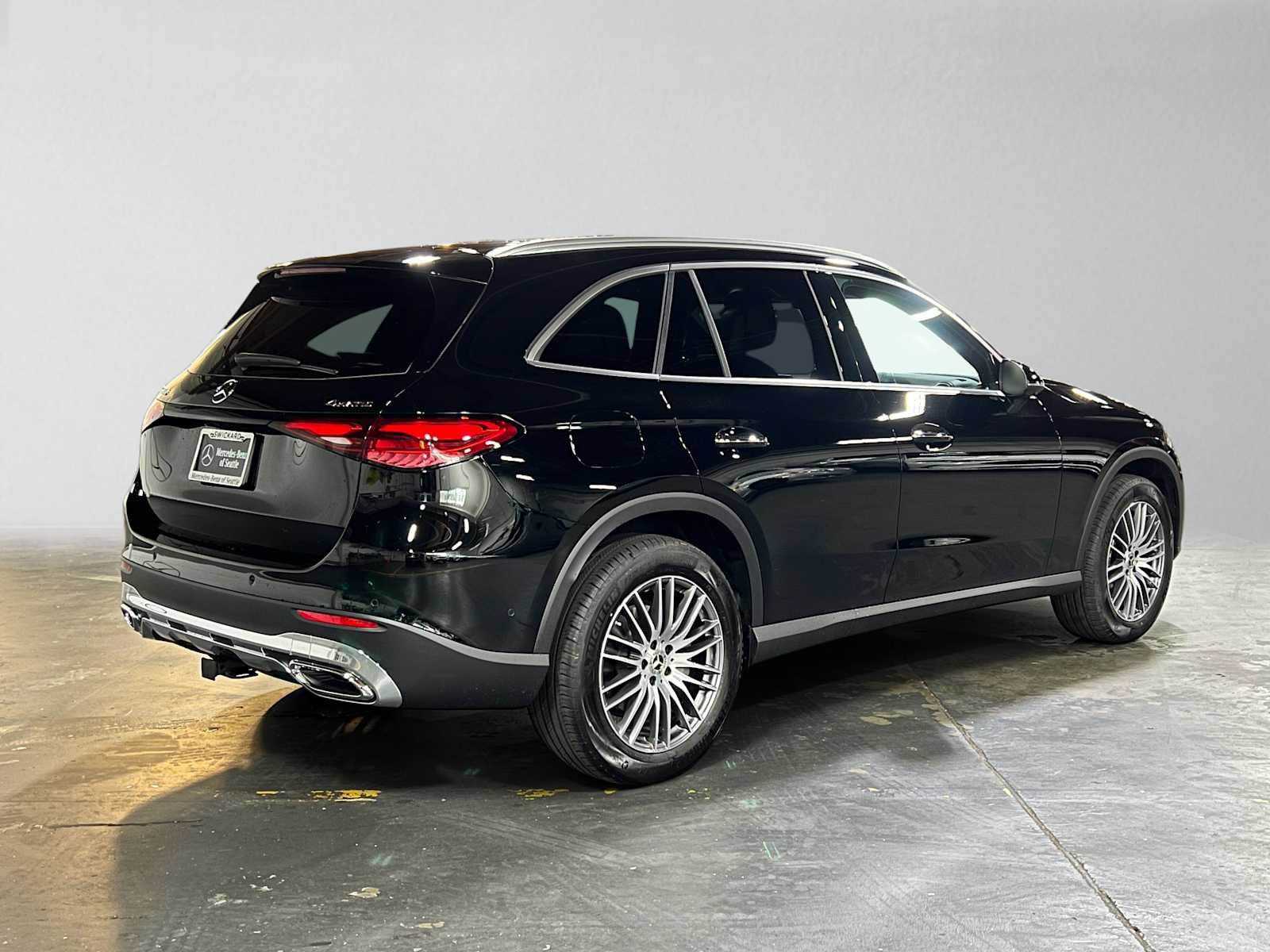 Used 2026 Mercedes-Benz GLC 300 4MATIC image 3