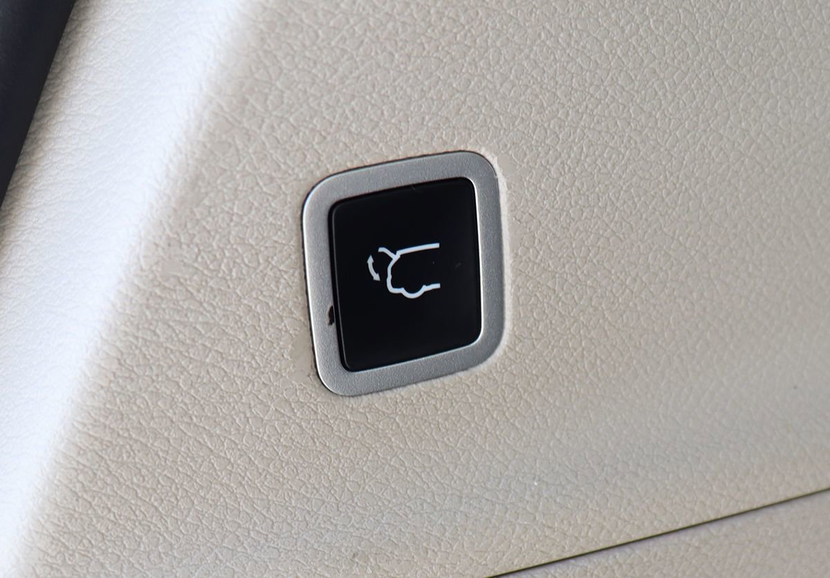 Used 2023 Chrysler Voyager LX FWD image 23