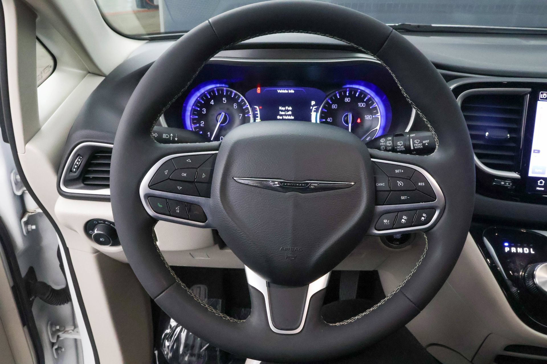 Used 2023 Chrysler Pacifica Touring-L FWD image 18