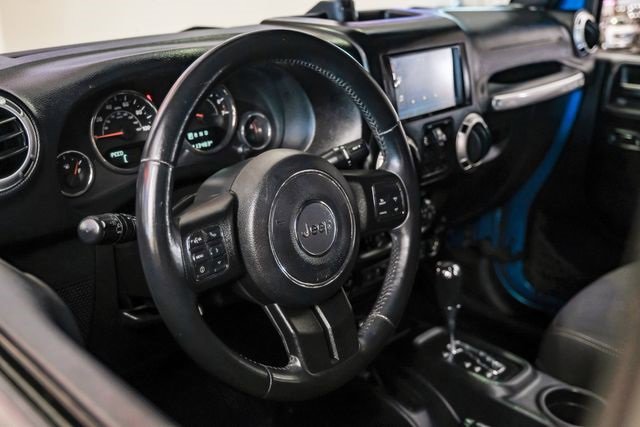 Used 2015 Jeep Wrangler Unlimited Sahara w/ Connectivity Group image 18