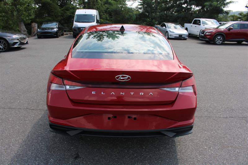 Used 2021 Hyundai Elantra SEL w/ Cargo Package FWD image 5