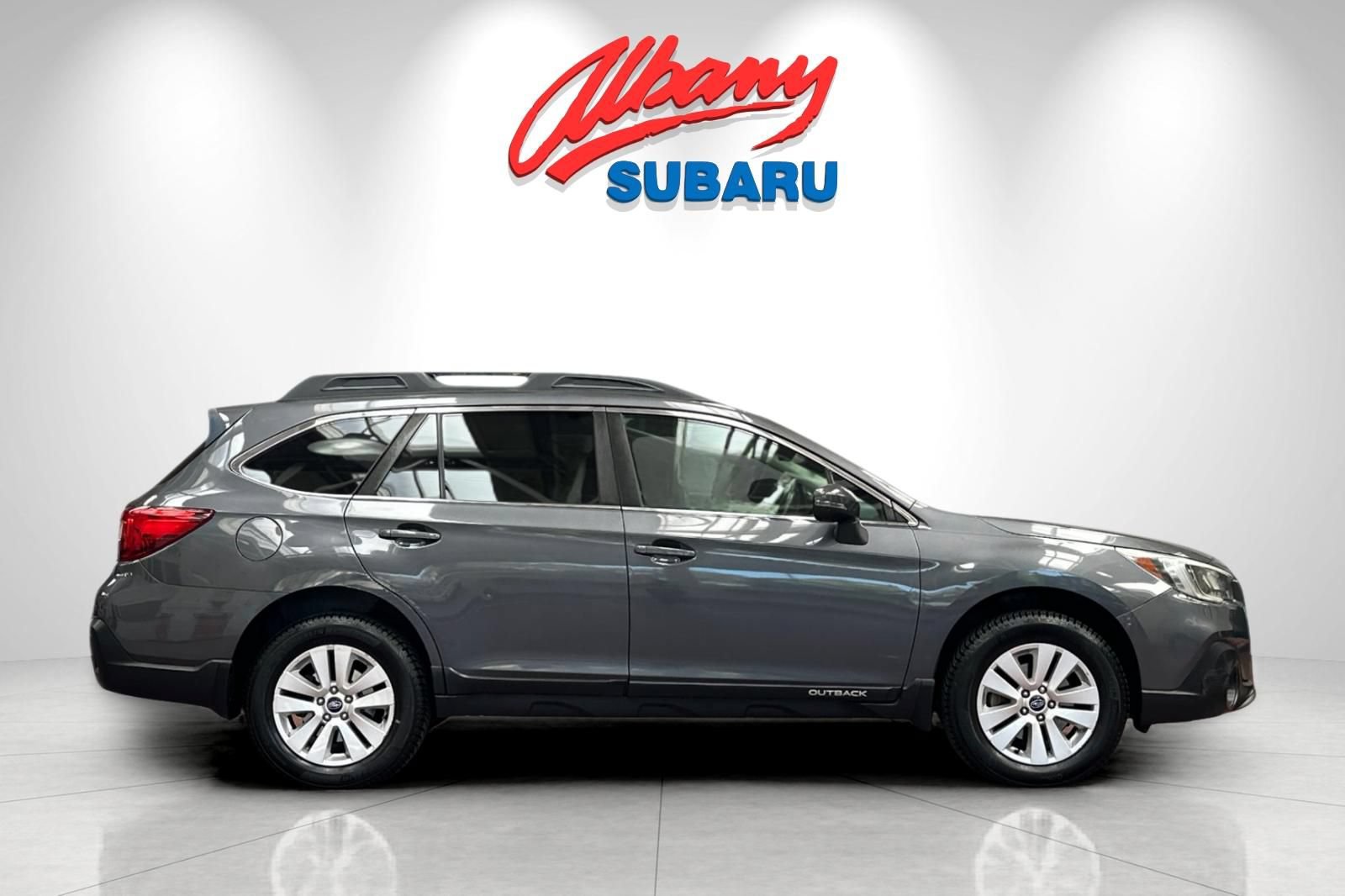 Used 2018 Subaru Outback 2.5i Premium AWD/4WD image 3