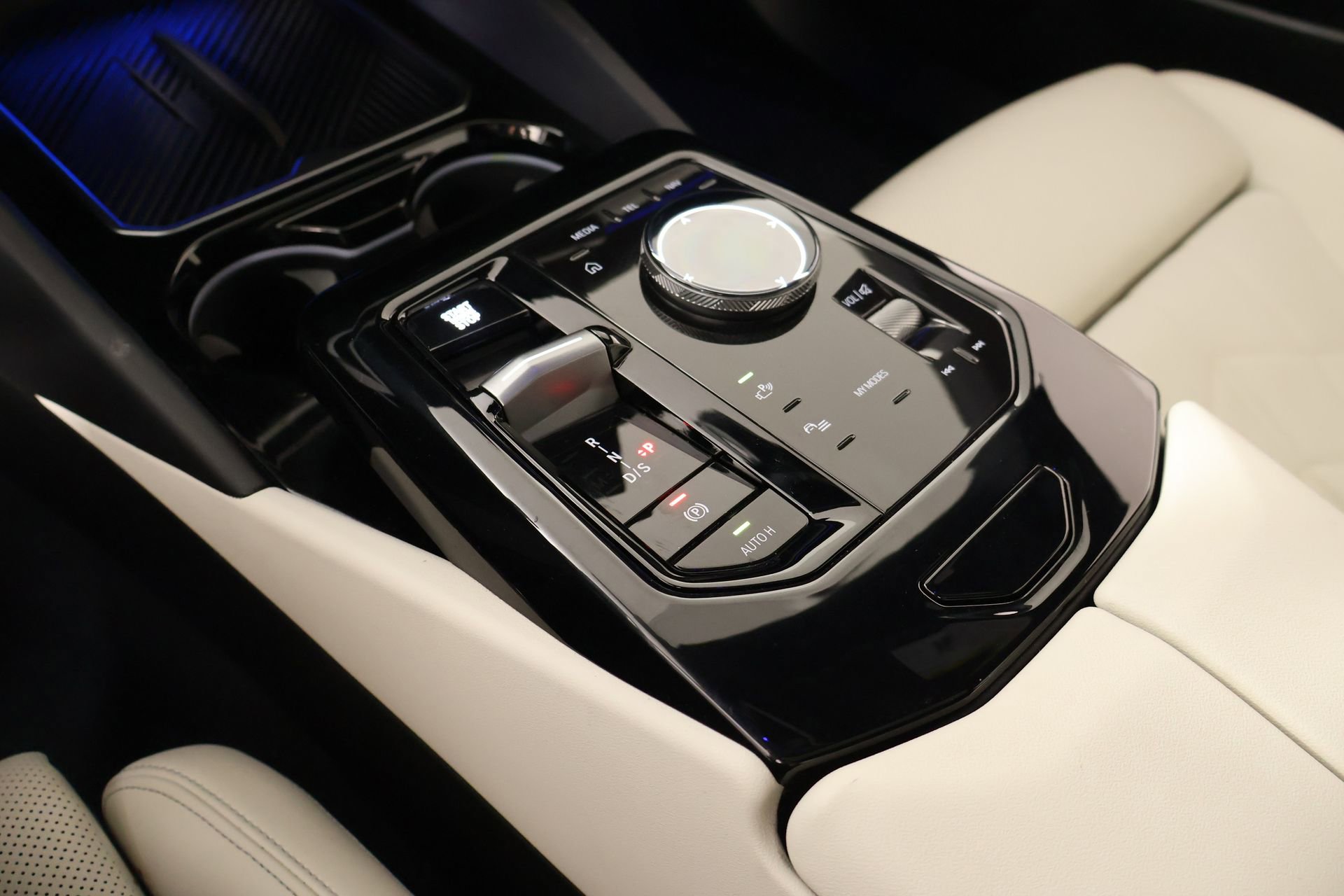 Used 2024 BMW 530i 530i w/ Premium Package image 9