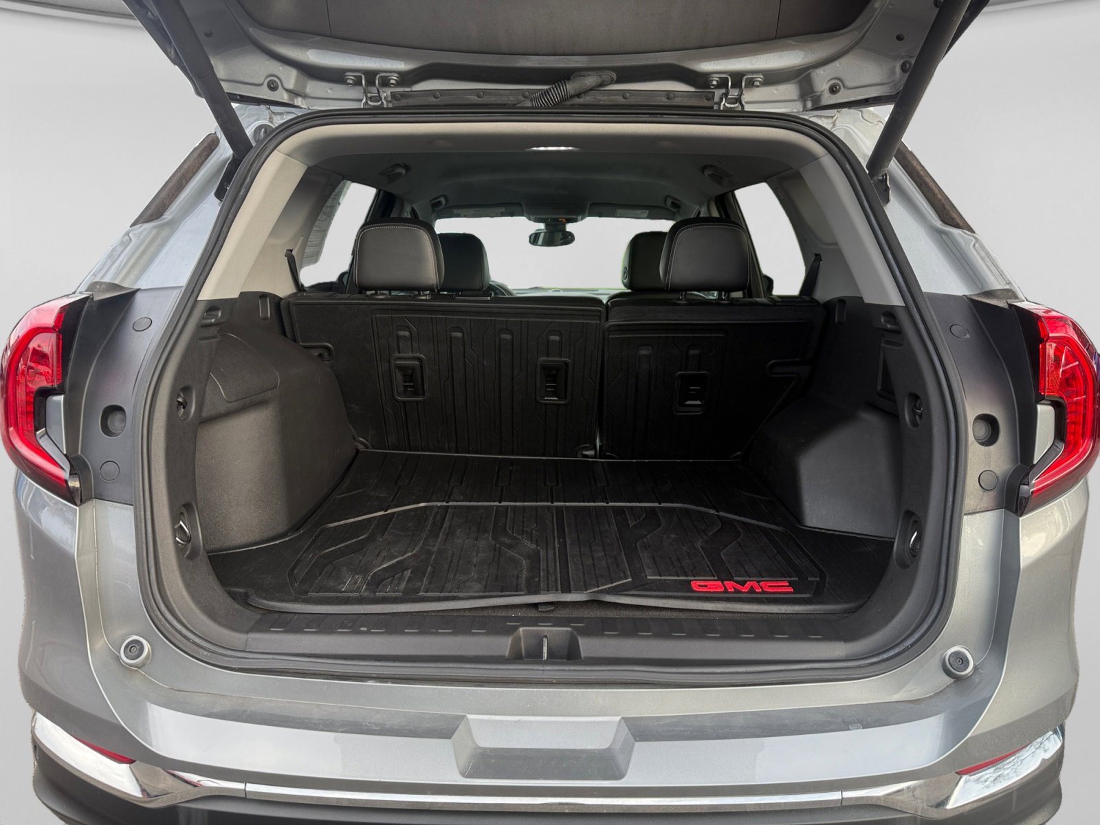 Used 2023 GMC Terrain SLT w/ LPO, Floor Liner Package image 18