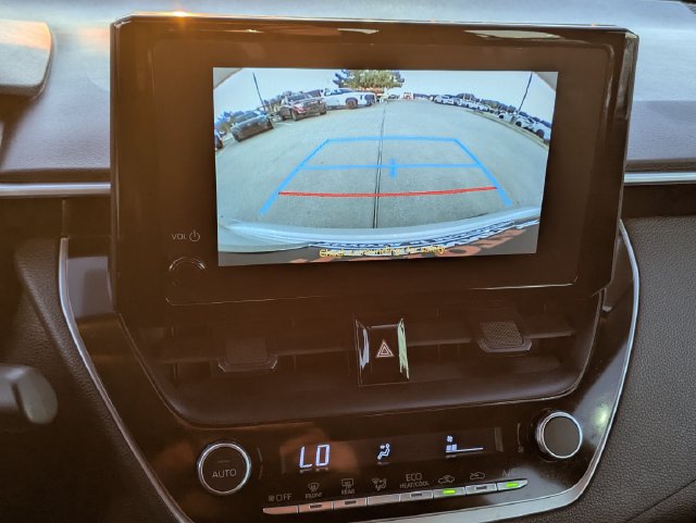 Used 2025 Toyota Corolla LE FWD image 18