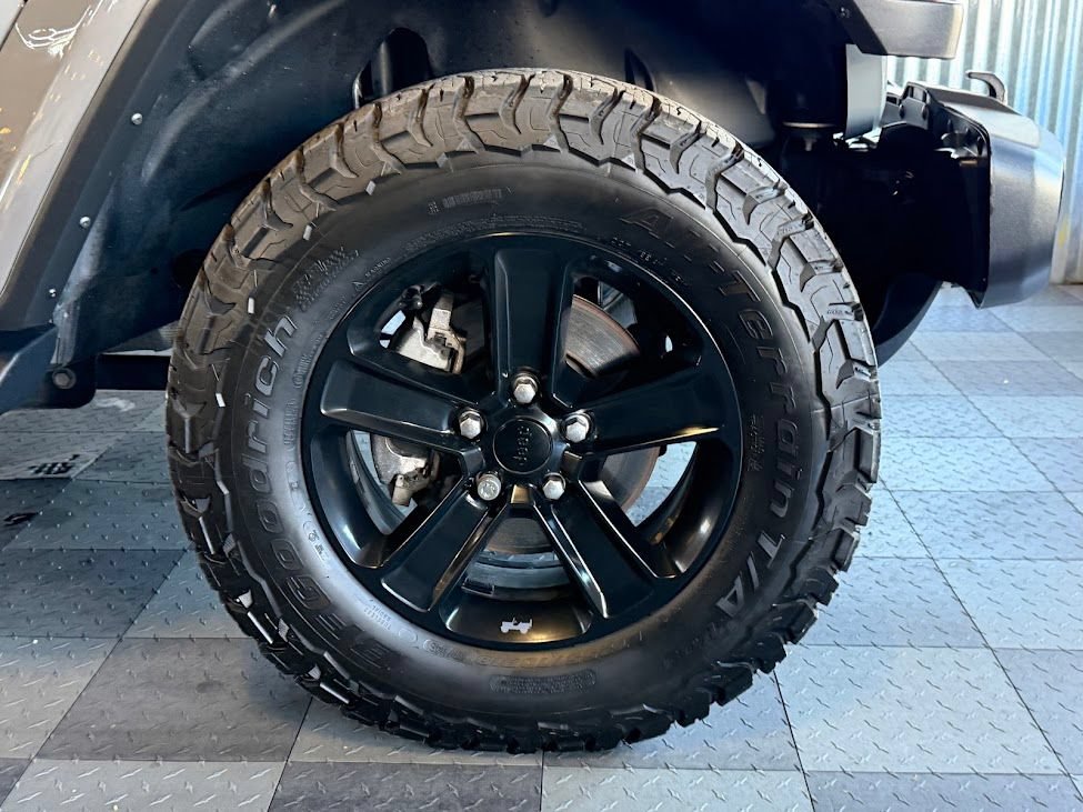Used 2021 Jeep Wrangler Unlimited Sahara AWD/4WD image 31