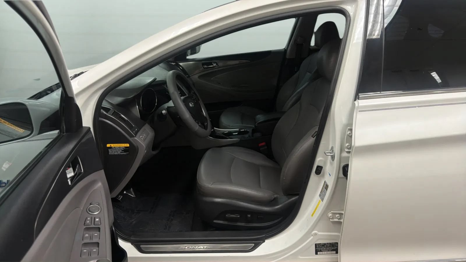 Used 2014 Hyundai Sonata Limited w/ Panoramic Sunroof Package 02 FWD image 21
