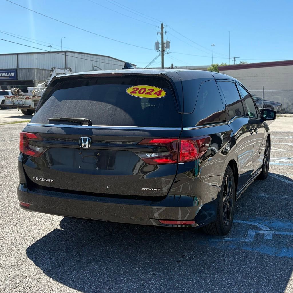 Used 2024 Honda Odyssey Sport image 3