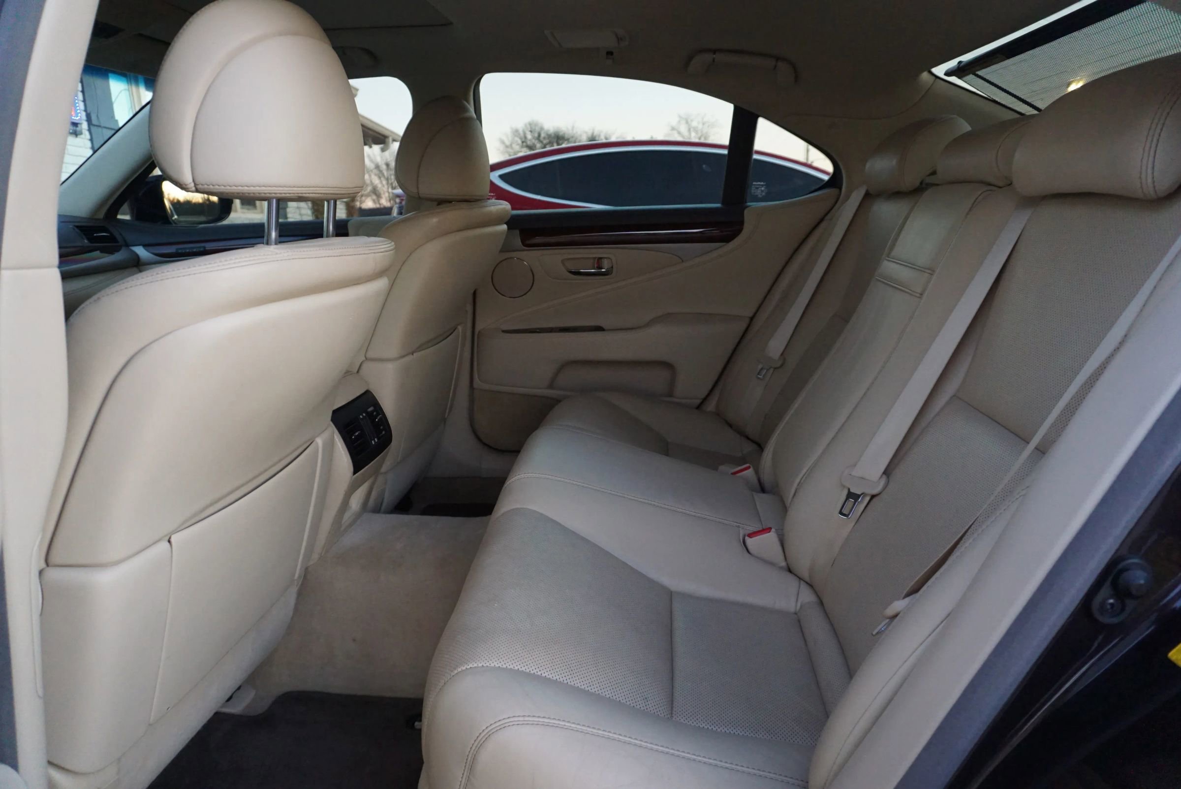Used 2015 Lexus LS 460 image 25