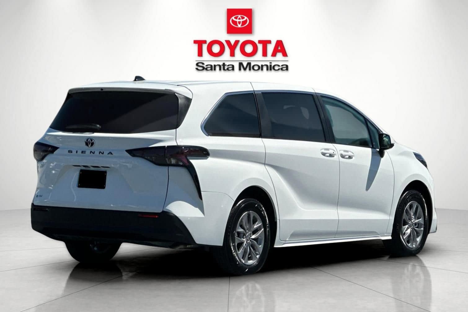 New 2026 Toyota Sienna LE image 3