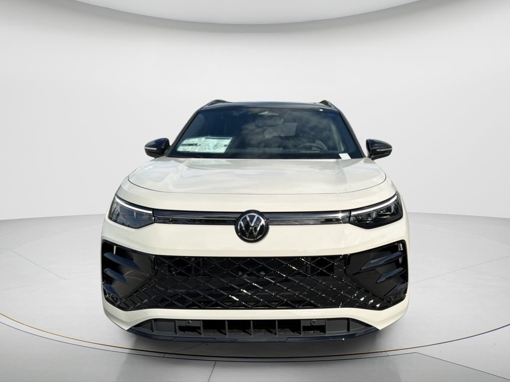 New 2026 Volkswagen Tiguan SE R-Line FWD image 2