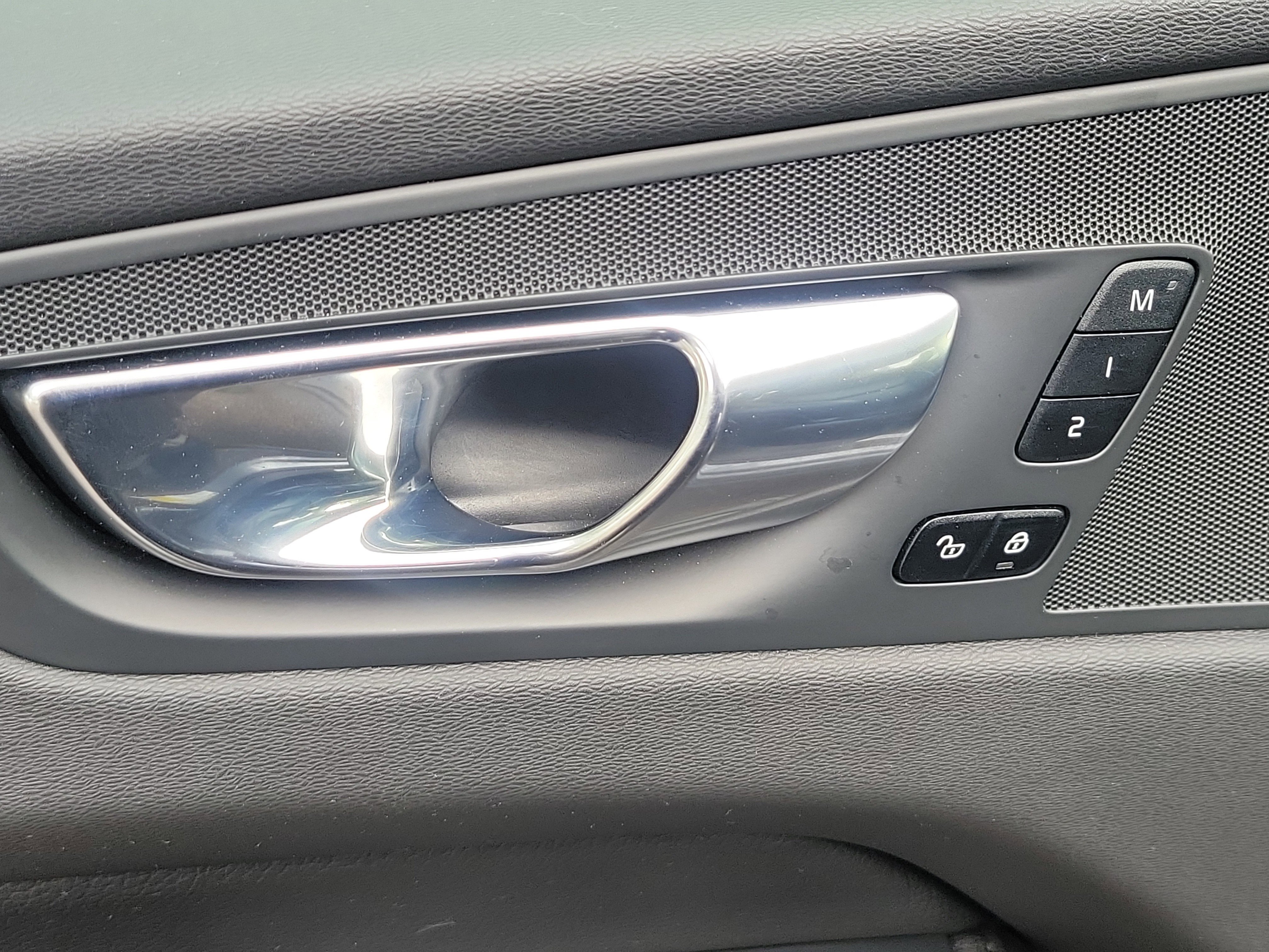 Used 2021 Volvo XC60 T5 Momentum image 19