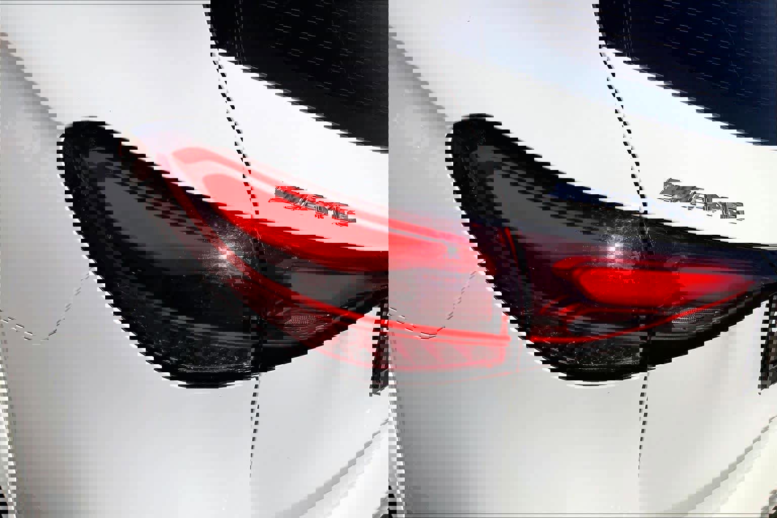 Used 2025 Mercedes-Benz GLC 43 AMG 4MATIC image 32