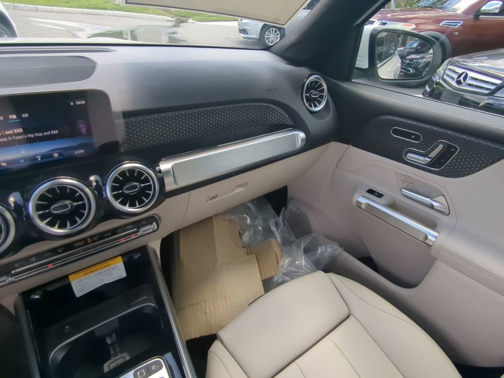 New 2025 Mercedes-Benz GLB 250 GLB 250 image 4