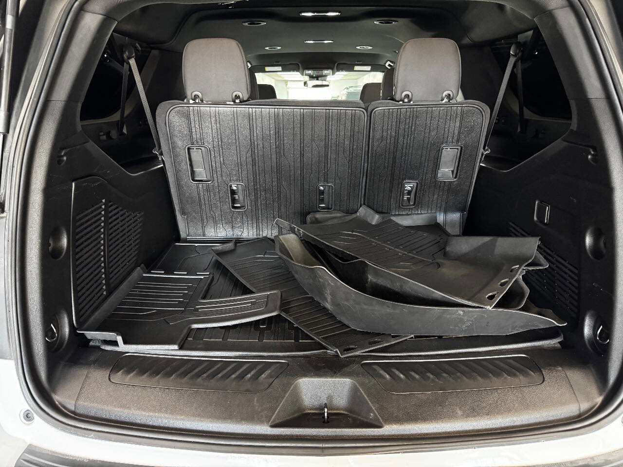 Used 2023 GMC Yukon XL SLE image 43