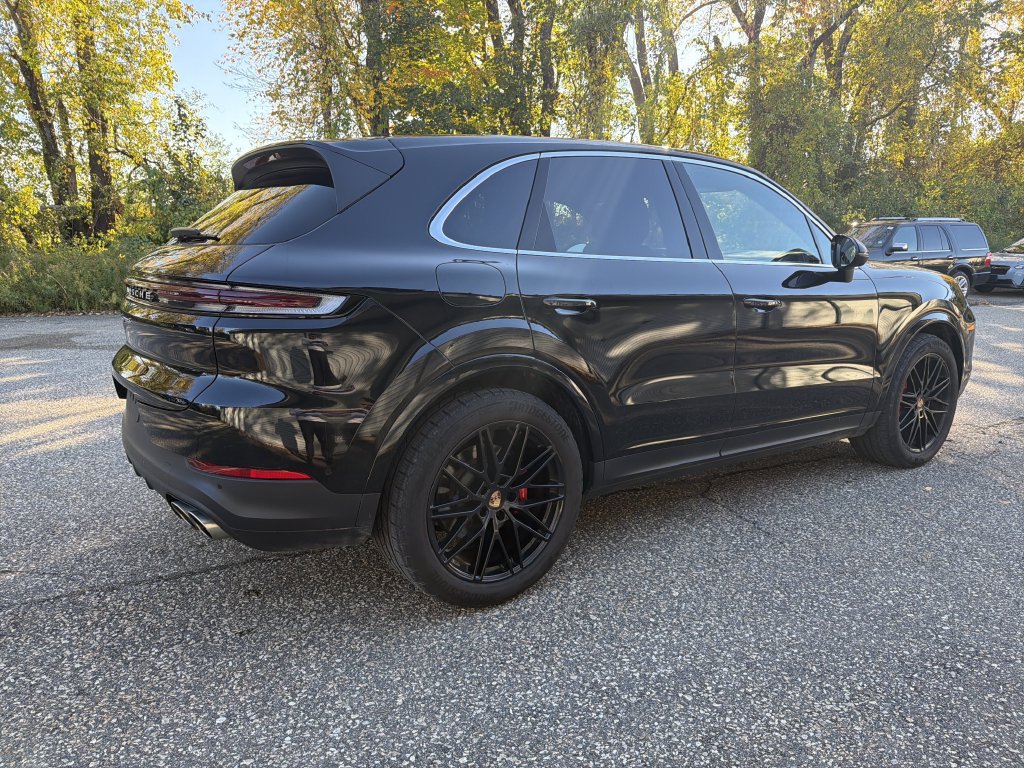 Used 2025 Porsche Cayenne S AWD/4WD image 6