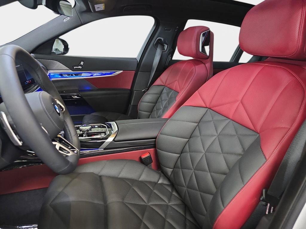 Used 2025 BMW 740i w/ Premium Package RWD image 17