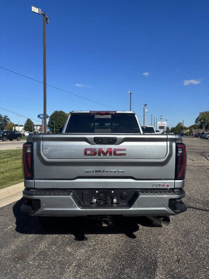 Used 2025 GMC Sierra 2500 AT4 w/ AT4 Premium Plus Package AWD/4WD image 9
