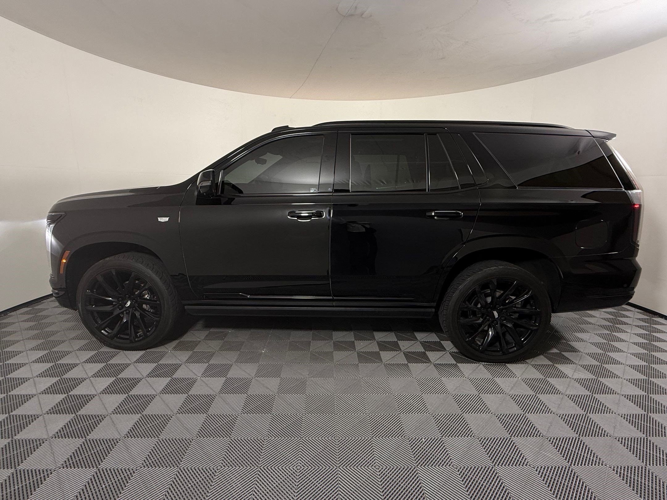 Used 2025 Cadillac Escalade Sport Platinum AWD/4WD image 2