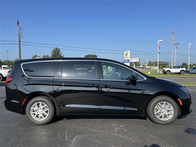 New 2025 Chrysler Voyager LX image 10