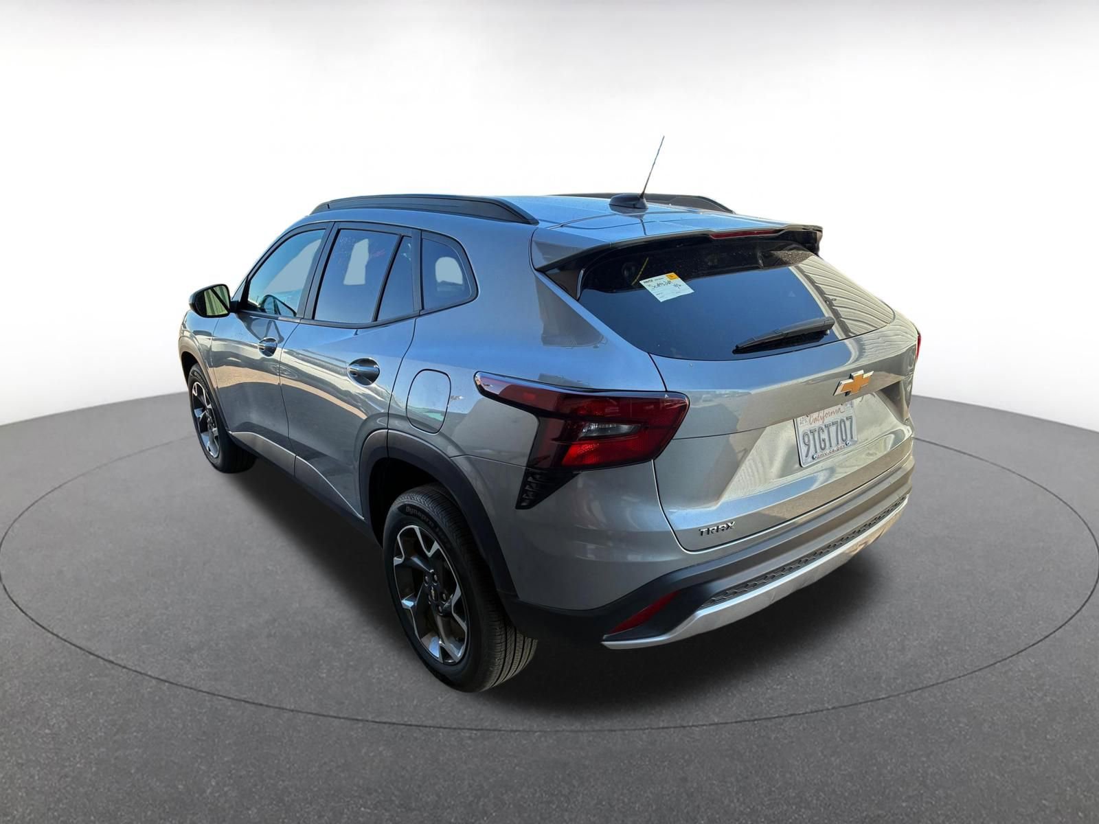 Used 2025 Chevrolet Trax LT image 3