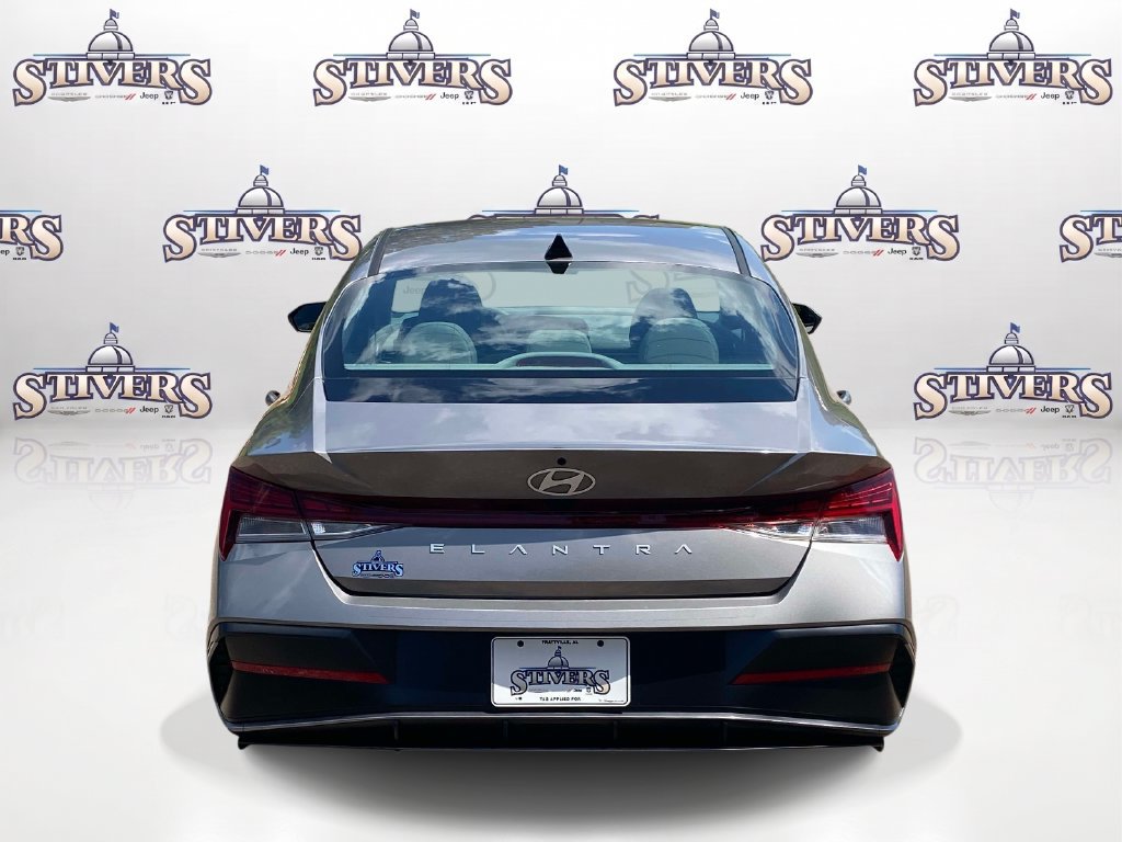 Used 2024 Hyundai Elantra SEL w/ Convenience Package FWD image 7