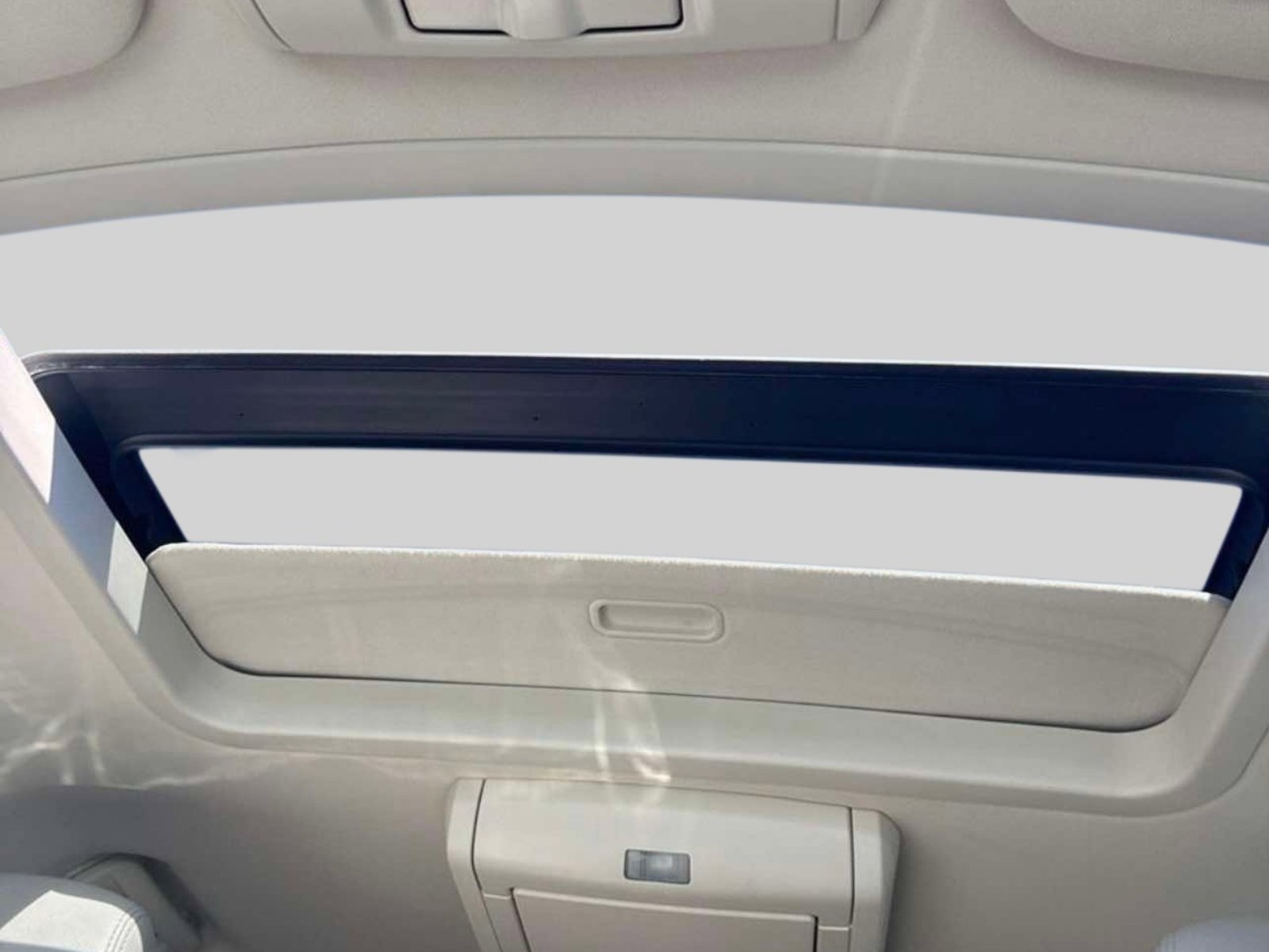 Used 2010 Chrysler Town & Country Touring Plus FWD image 6
