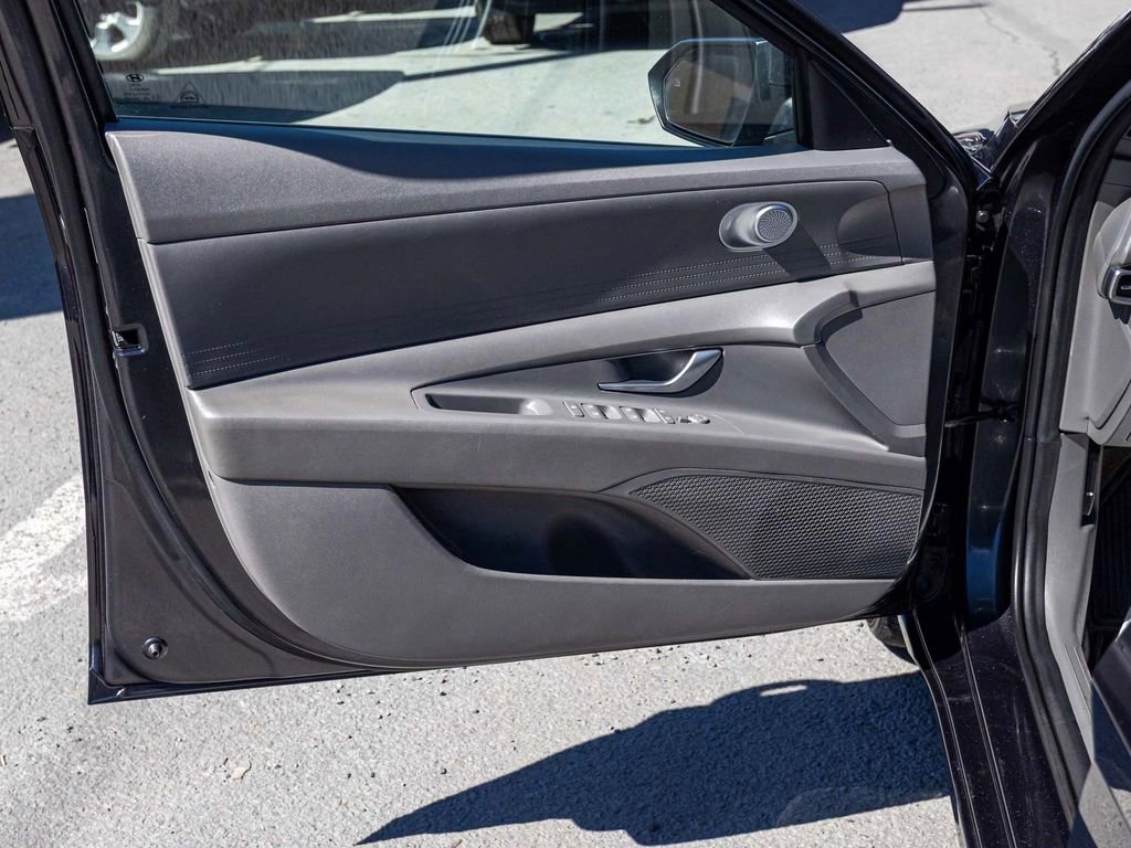 Used 2023 Hyundai Elantra SEL w/ Cargo Package image 11