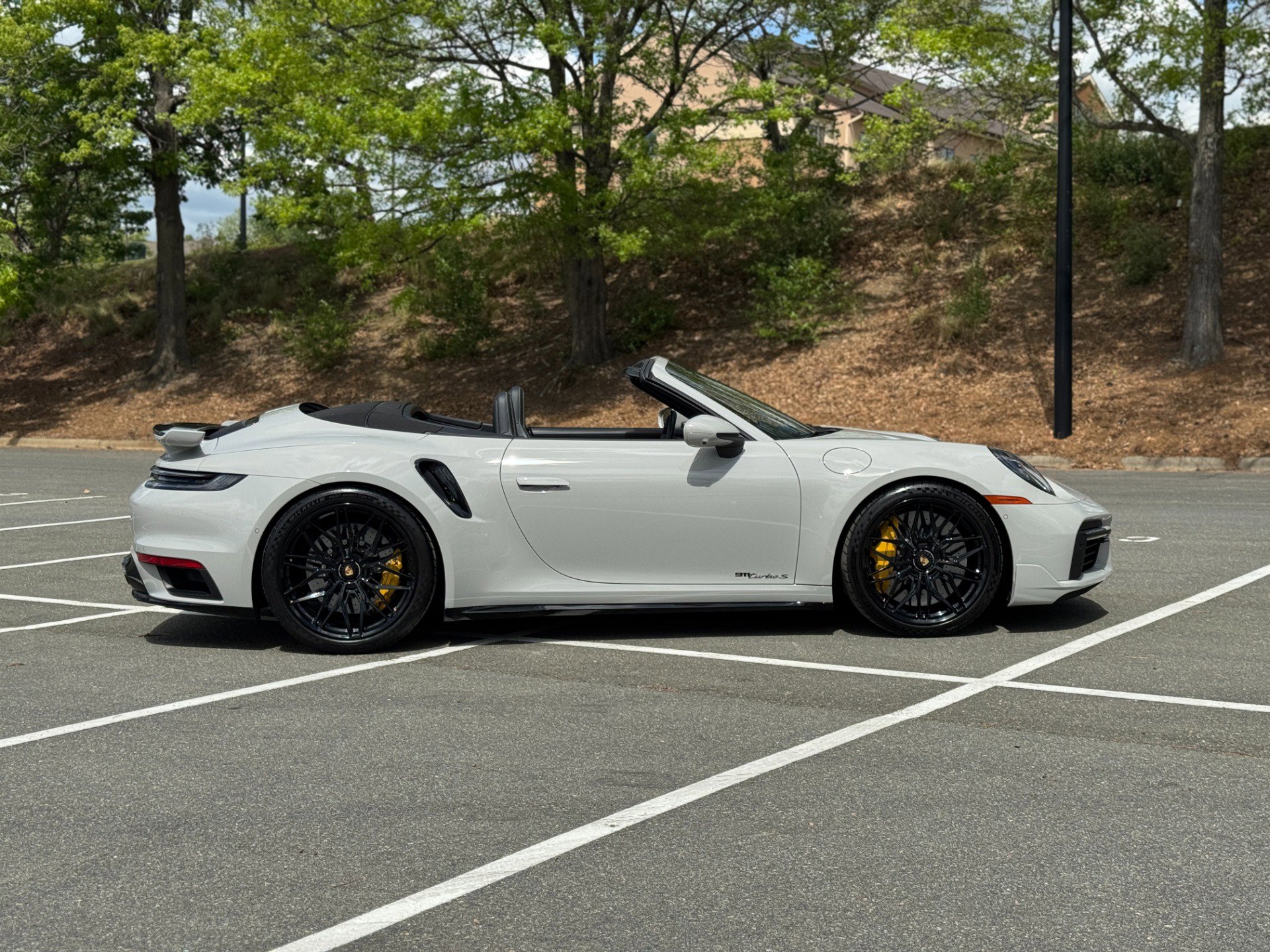 Used 2022 Porsche 911 Cabriolet AWD/4WD image 12