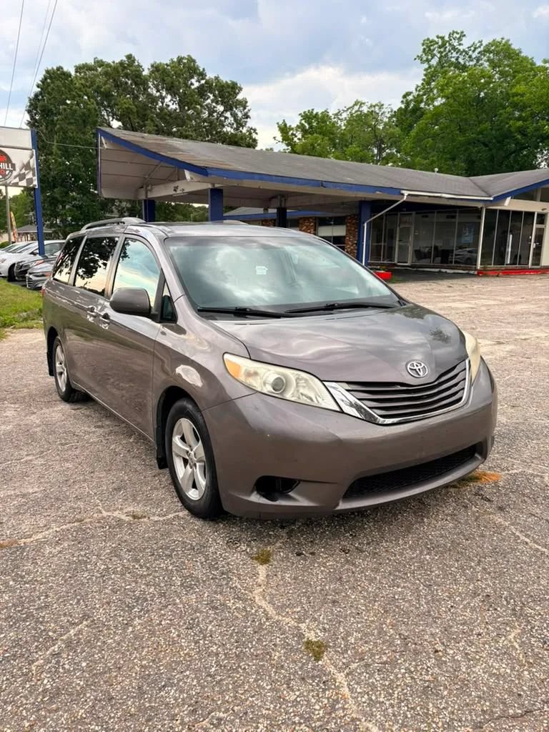 Used 2015 Toyota Sienna LE