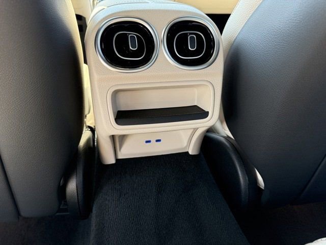 Used 2025 Mercedes-Benz C 300 Sedan image 13