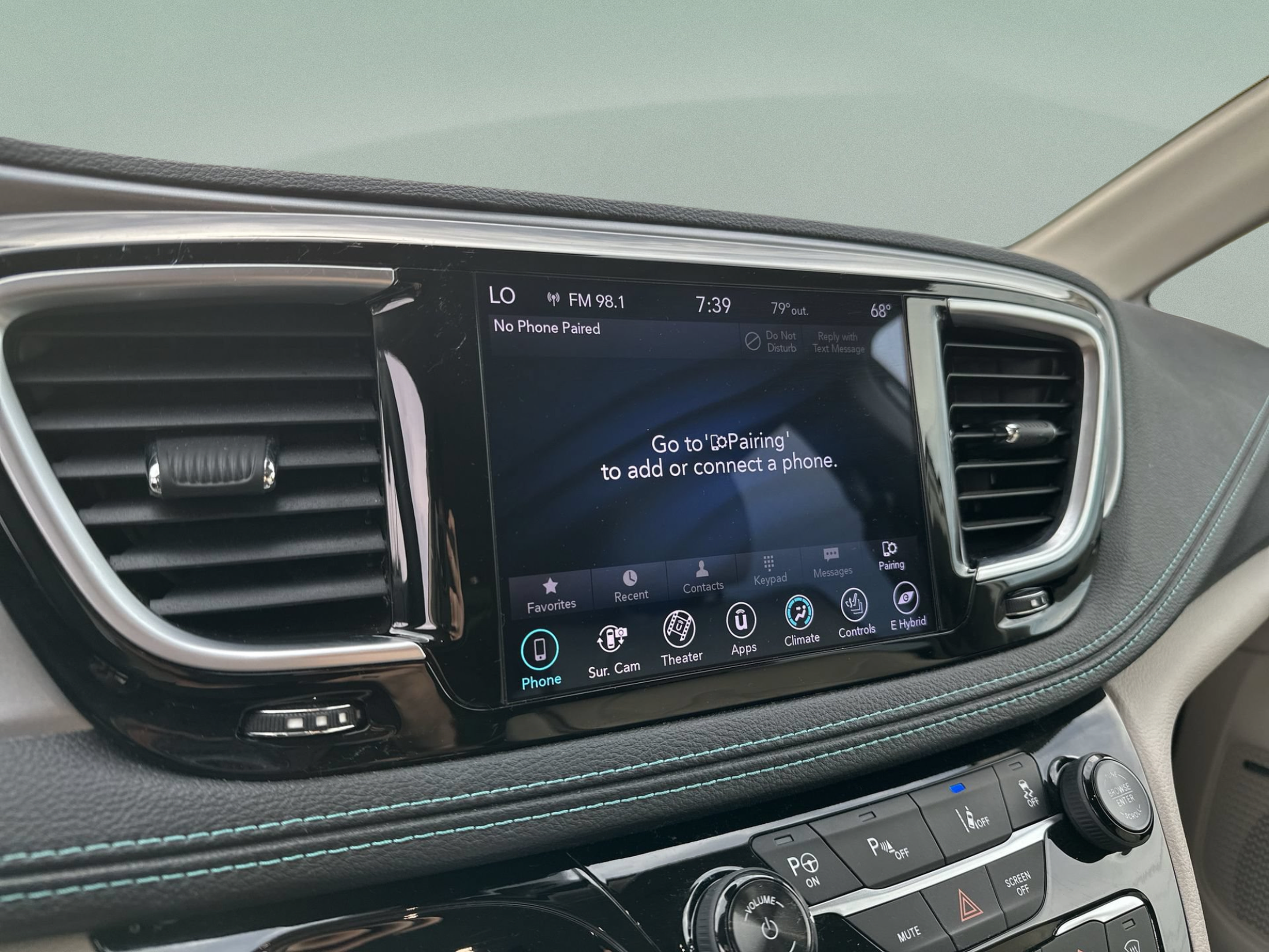 Used 2018 Chrysler Pacifica Limited w/ Advanced Safetytec Group FWD image 12