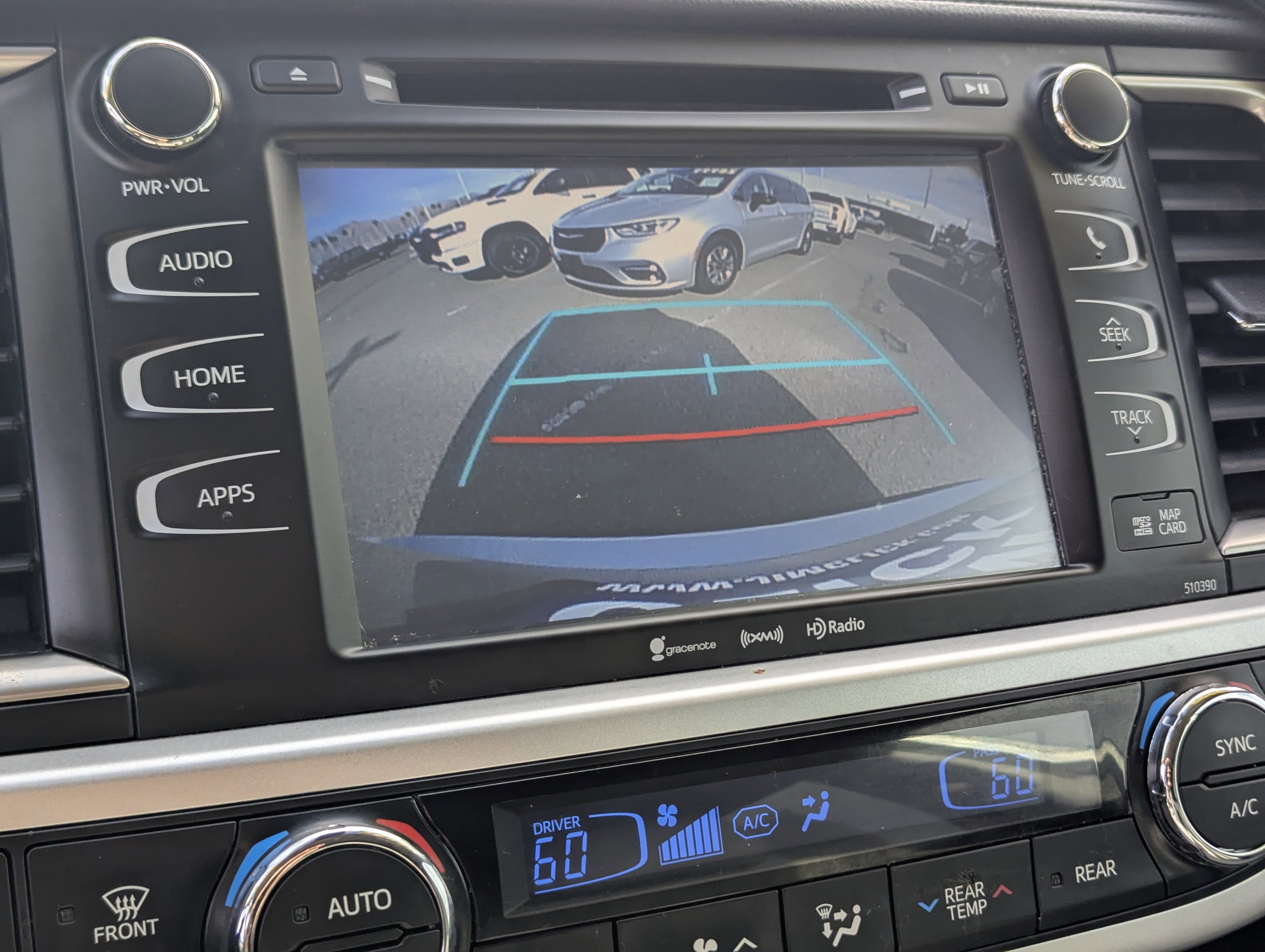 Used 2019 Toyota Highlander XLE image 11