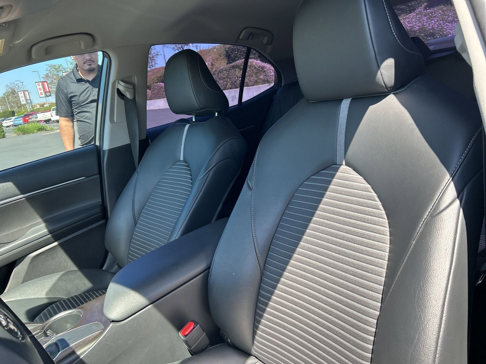 Used 2021 Toyota Camry SE w/ Convenience Package image 9