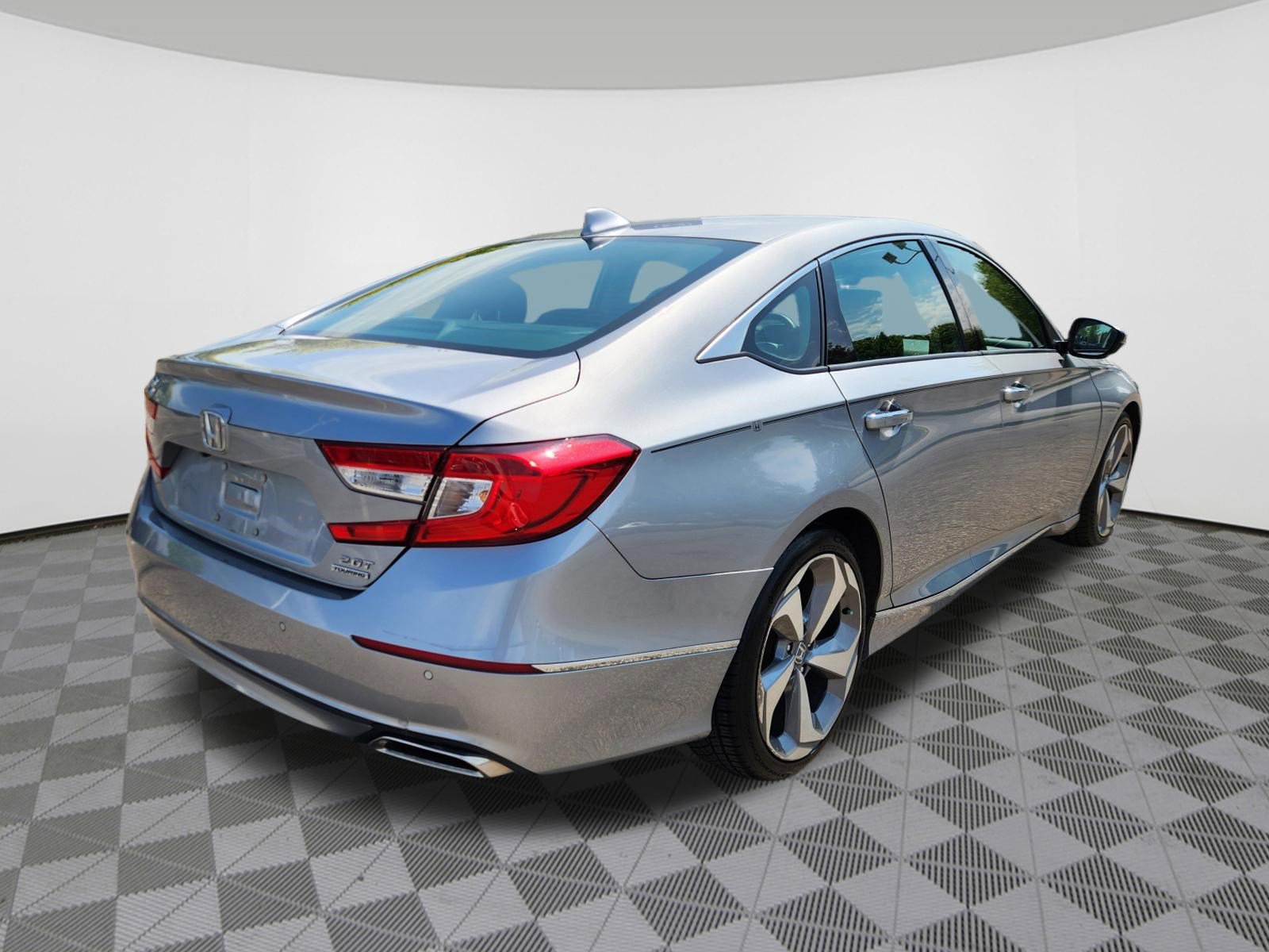 Used 2019 Honda Accord Touring image 4