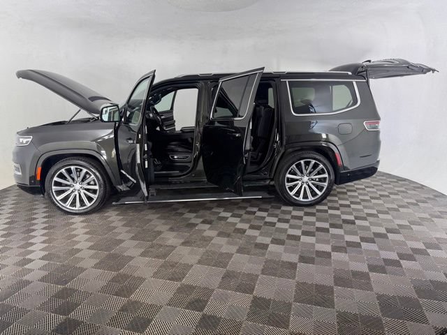 Used 2023 Jeep Grand Wagoneer Series II AWD/4WD image 11