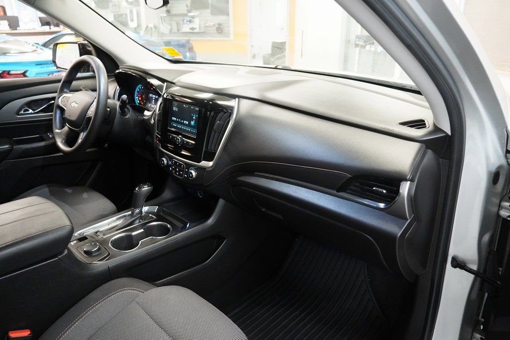 Used 2018 Chevrolet Traverse LS FWD image 32