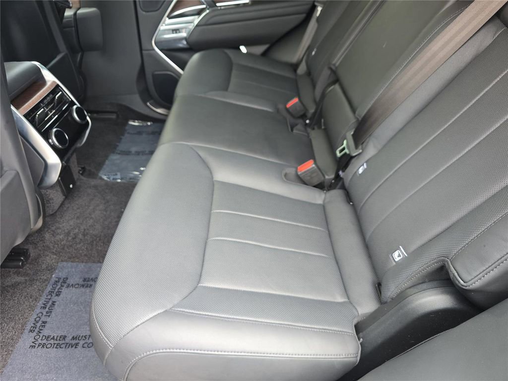 Used 2023 Land Rover Range Rover SE image 12