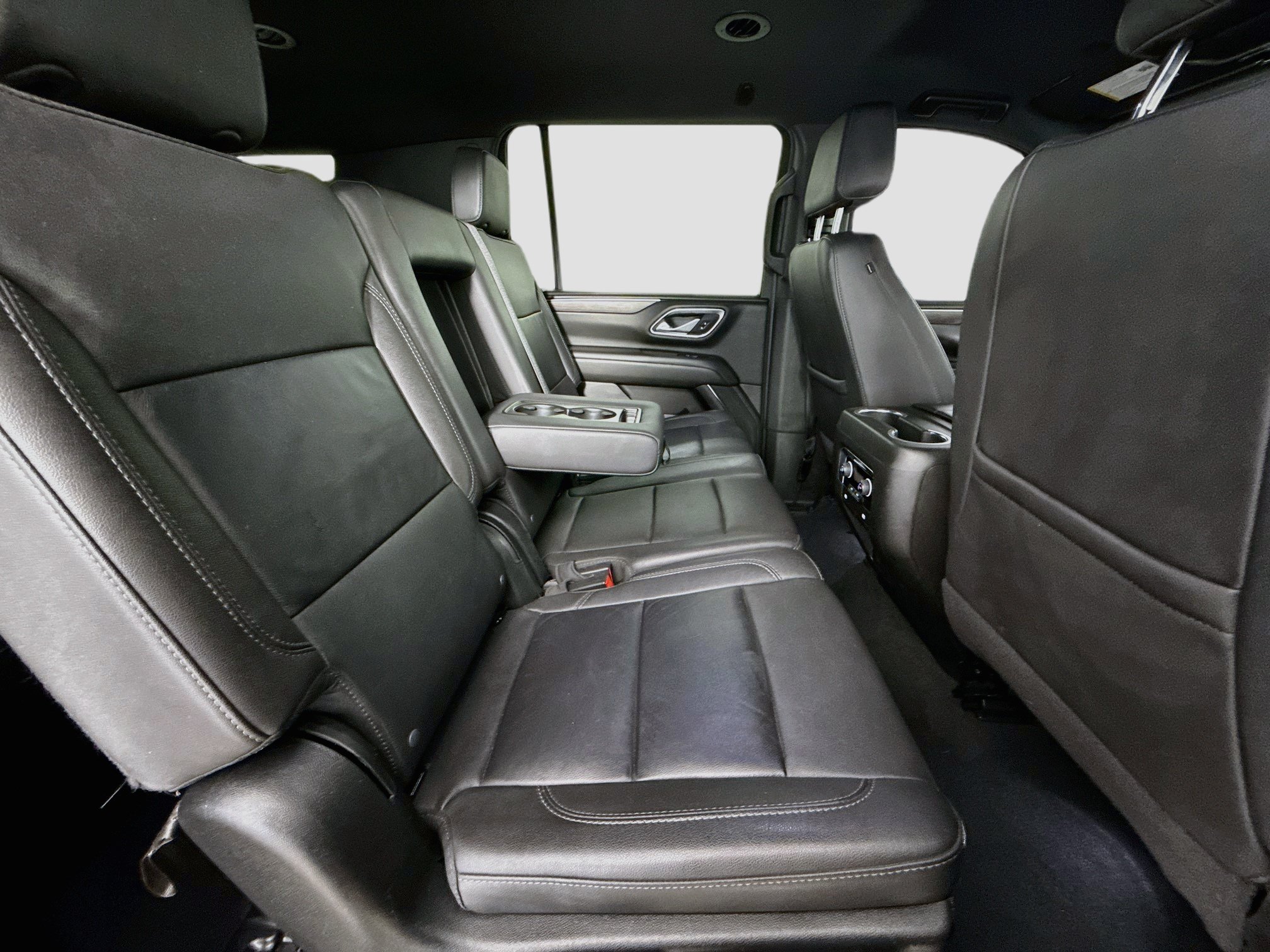 Used 2024 Chevrolet Suburban LT RWD image 30