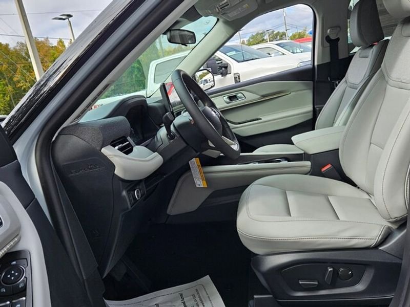 New 2026 Ford Explorer Active w/ Active Comfort Package image 6