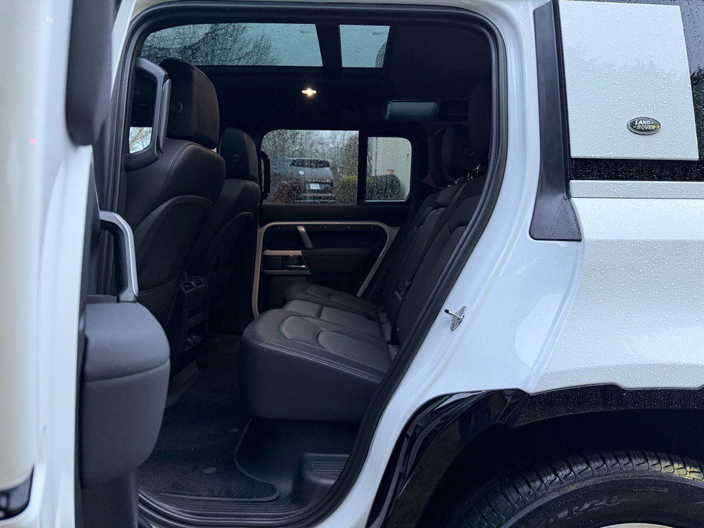 Used 2023 Land Rover Defender 110 X-Dynamic SE image 17