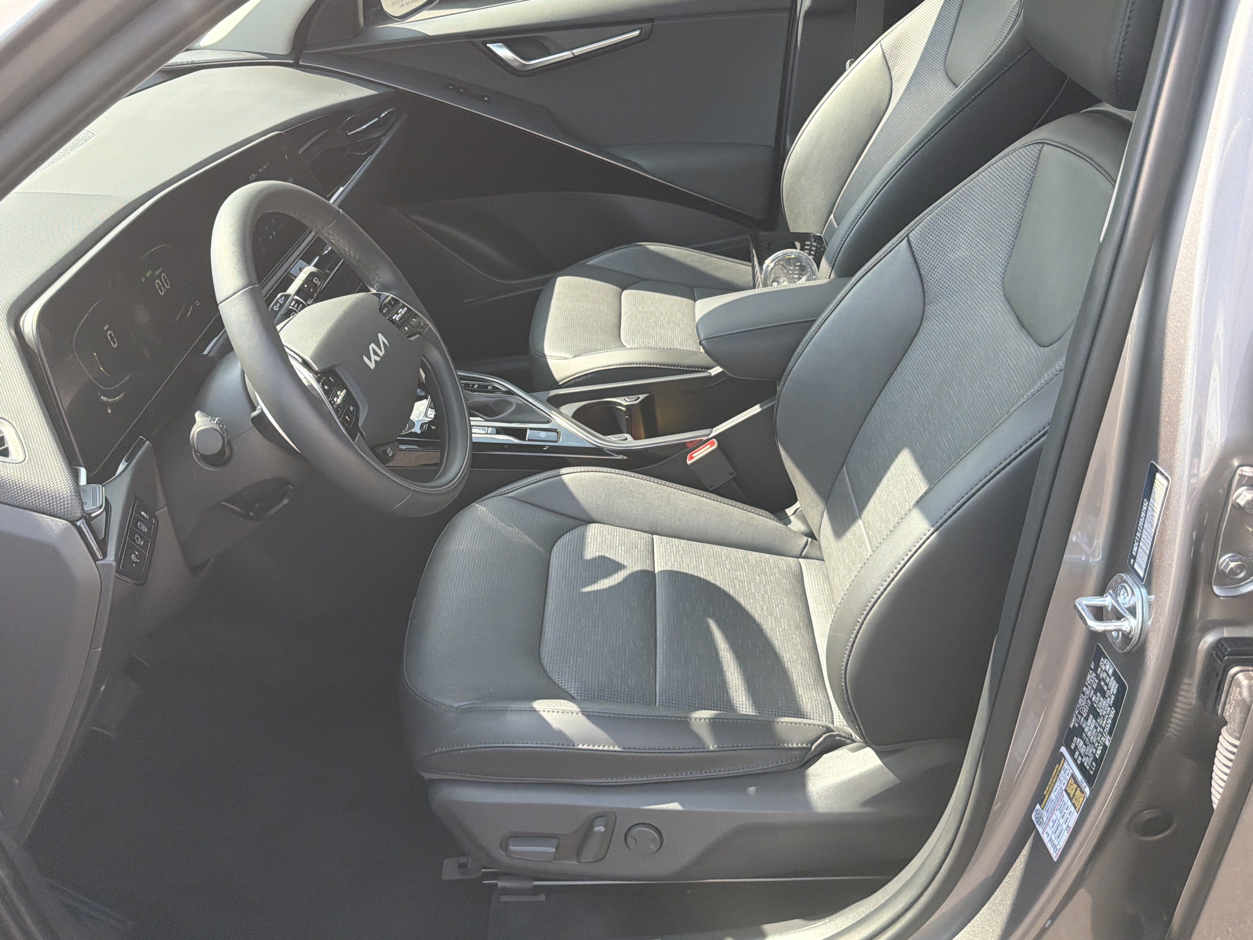 Certified 2025 Kia Niro FWD image 9
