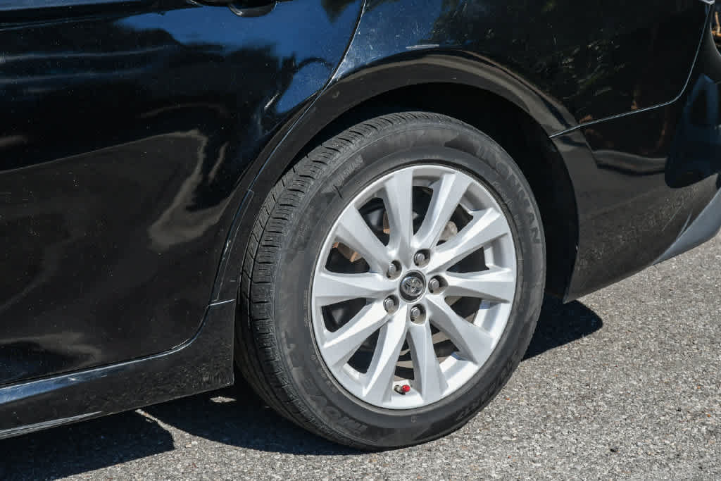 Used 2019 Toyota Camry LE FWD image 11