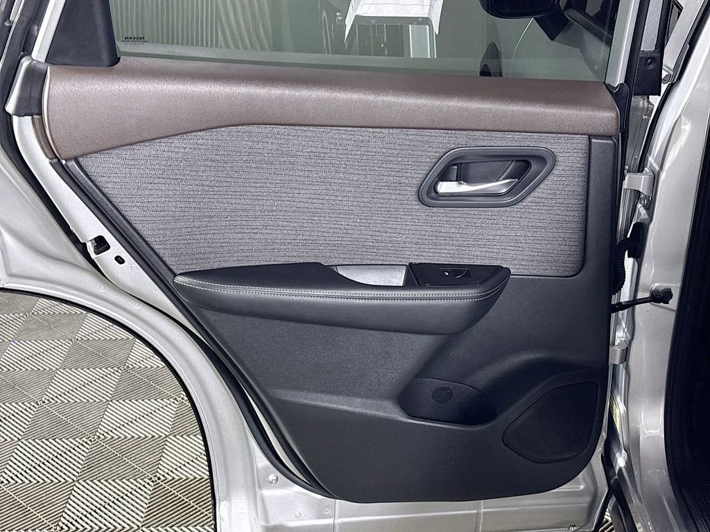 Used 2022 Nissan Rogue SV image 18