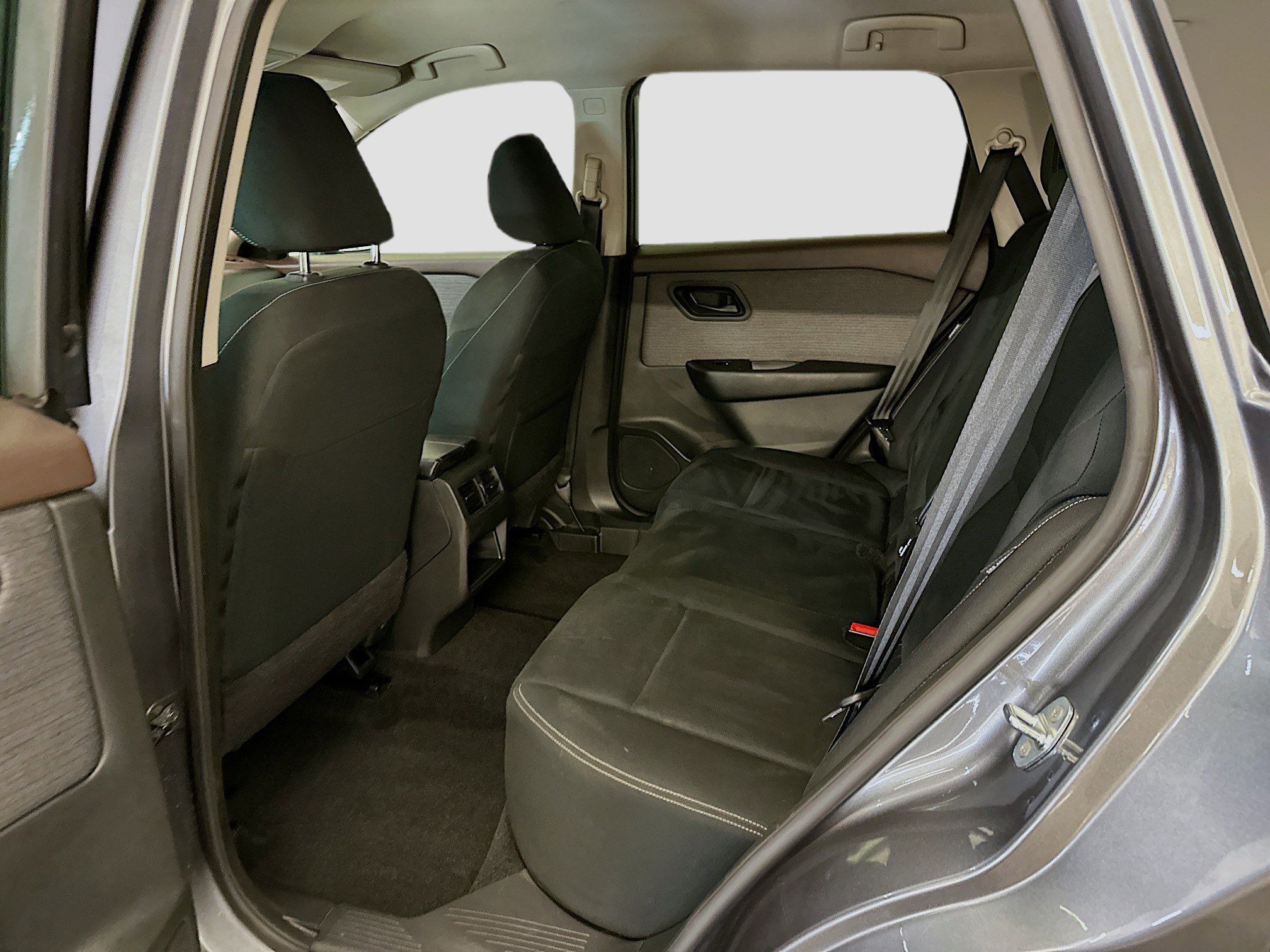 Used 2023 Nissan Rogue S AWD/4WD image 28