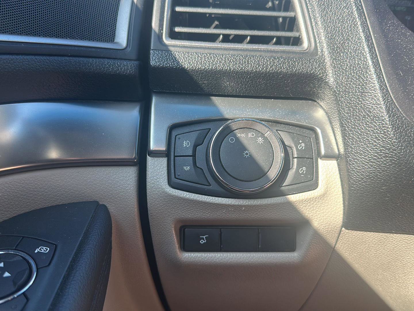 Used 2018 Ford Explorer XLT w/ Equipment Group 201A image 22