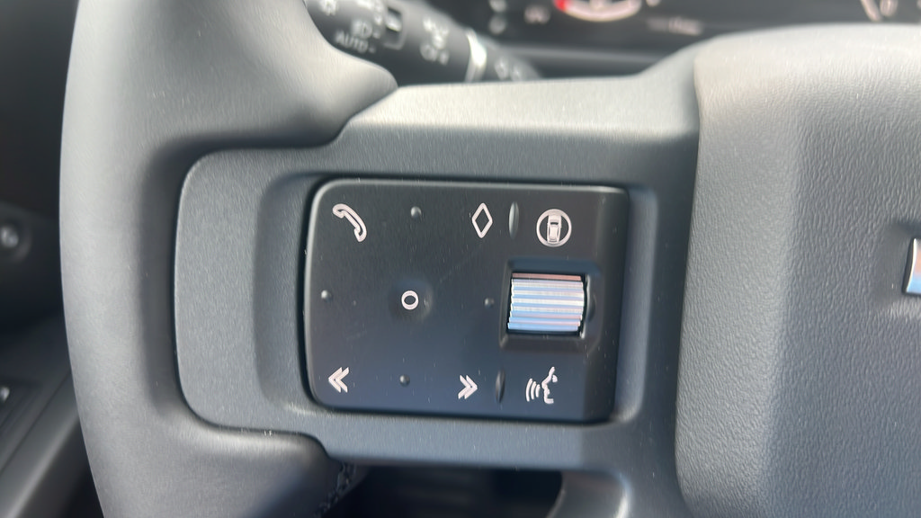 New 2026 Land Rover Defender 90 X-Dynamic SE AWD/4WD image 30