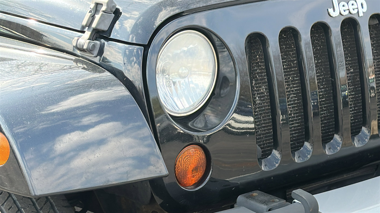 Used 2011 Jeep Wrangler Sahara image 4