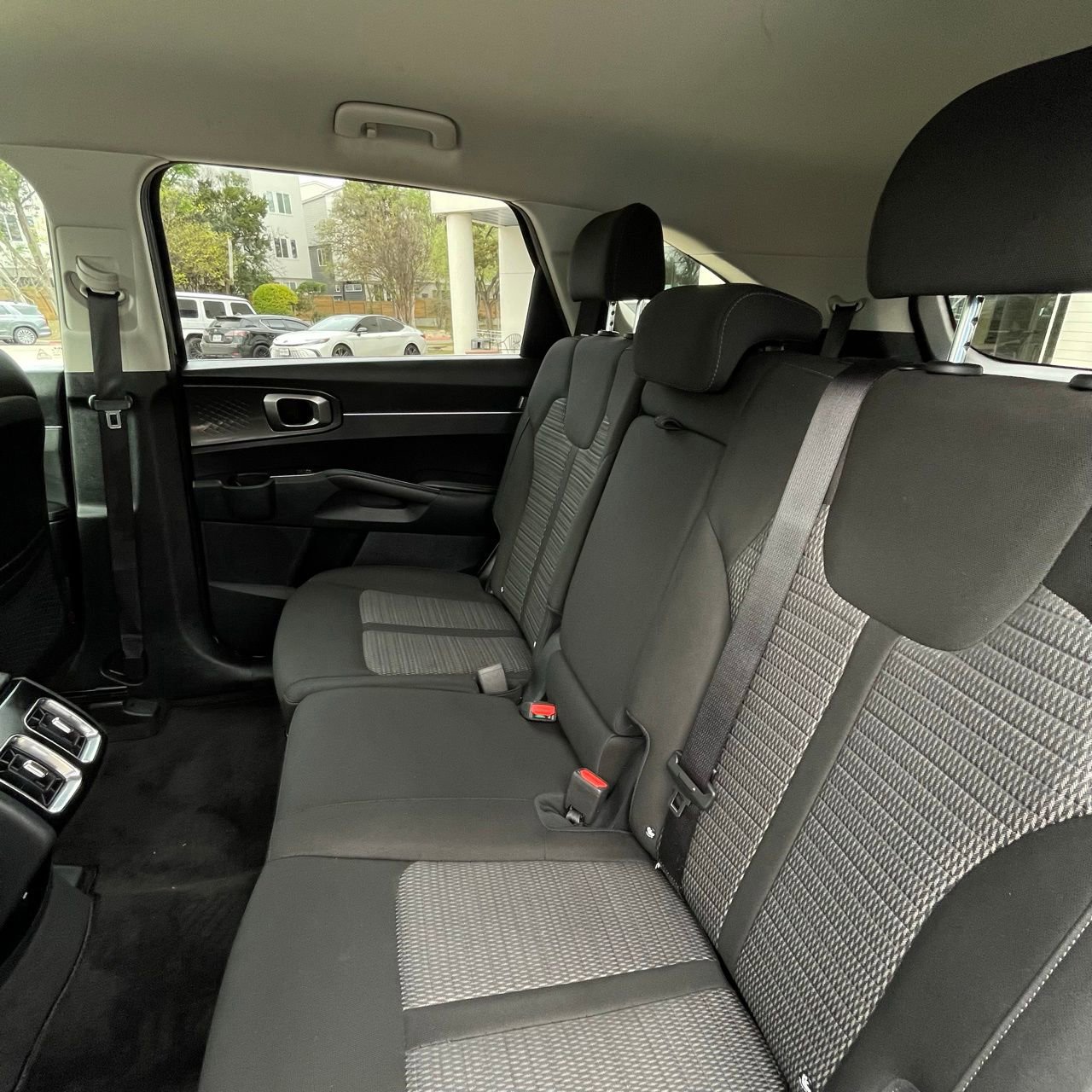 Used 2025 Kia Sorento LX image 23