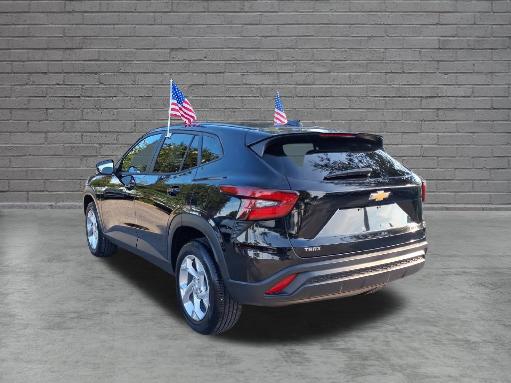 Used 2026 Chevrolet Trax LS w/ LS Convenience Package FWD image 5